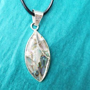 2/15$ Alpaca mexico abalone oval pendant
